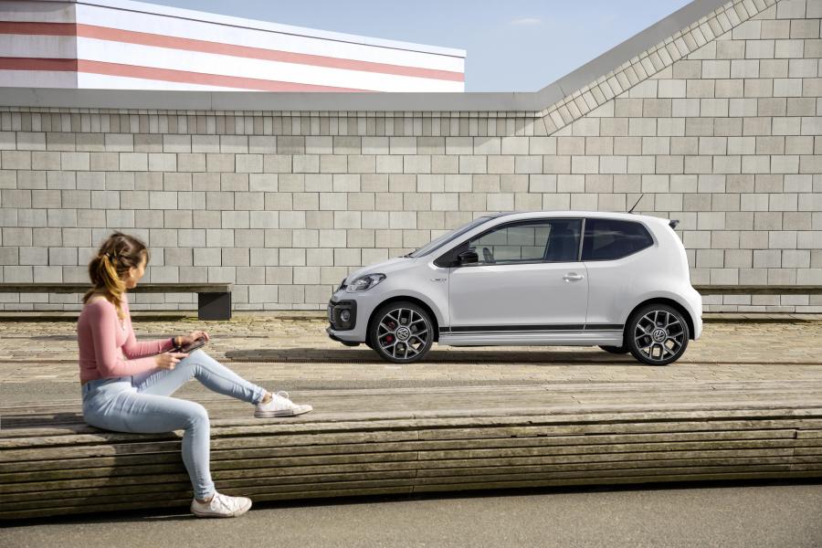 Volkswagen up! GTI Concept 2017 года  (фото 11 из 19)